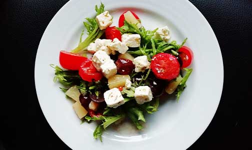 Farklı ve Lezzetli Bir Salata Tarifi: Zeytin Salatası Tarifi